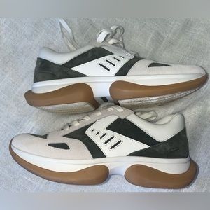 EUC Tory Sport sneakers size 7